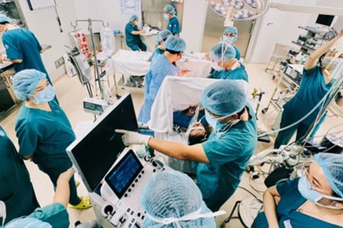 Báo động đỏ cứu sản phụ bất ngờ ngưng tim sau 5 phút sinh con