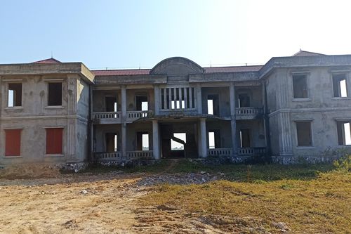 Dự án công sở hơn 5 tỷ xây dang dở thành nơi nuôi lợn gà