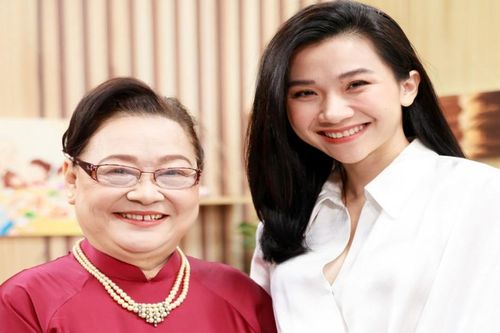 Nữ MC vụng chuyện bếp núc, kể tình trường với mẹ chồng