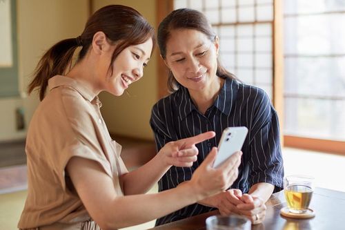 Thế hệ trẻ Trung Quốc thích kinh doanh riêng, thuê cha mẹ làm cùng