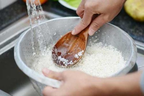 Nấu cơm làm theo cách này cơm ngon thơm dẻo, không bị dính nồi cả nhà ăn hết bay