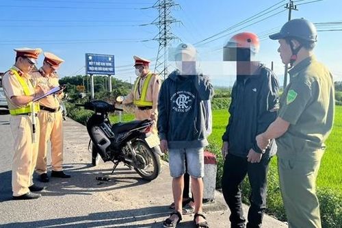 CSGT ngăn chặn nhóm đối tượng đang đuổi chém 1 học sinh