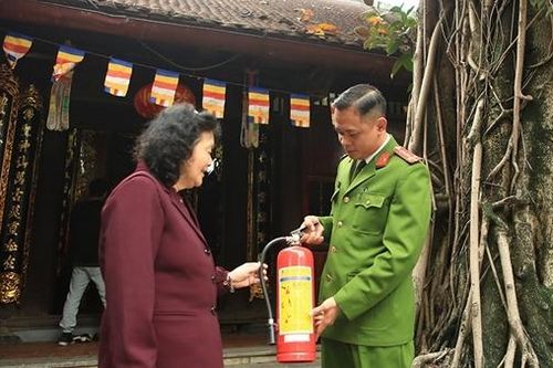 Tăng cường an toàn PCCC tại nhiều đền chùa trên địa bàn Hà Nội mùa lễ hội
