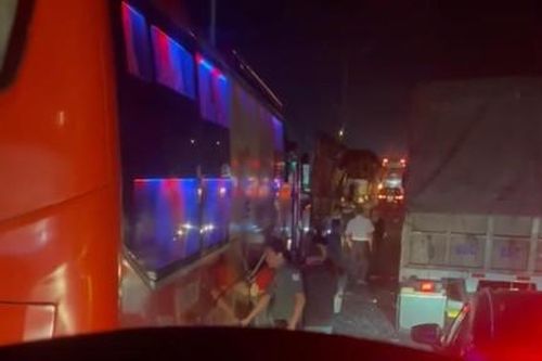 Tông xe liên hoàn trên cao tốc TPHCM - Trung Lương, 3 người bị thương