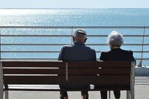 Vì sao cần duy trì chuyện 'yêu' ở người cao tuổi?