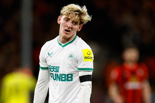 Newcastle lỡ cơ hội vượt mặt Man United