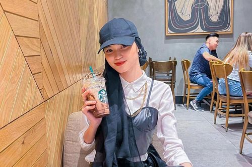 Nữ KOL bị chỉ trích vì khoe được ăn miễn phí nhờ 'xinh đẹp'