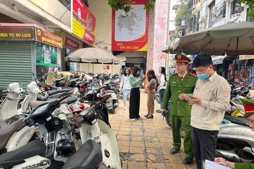 Không phát vé, nhân viên trông xe tự ý thu tiền đút túi