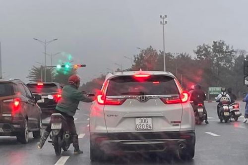 Cương quyết xử lý nạn 'chèo kéo' khách đi lễ hội Chùa Hương