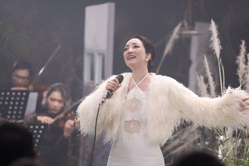 Sản phẩm âm nhạc đặc biệt nhân dịp Valentine của 'họa mi bán cổ điển' Phạm Thu Hà