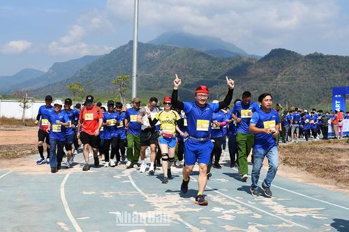 Sôi động Giải Thaco Marathon 'Vì an toàn giao thông' tại Kon Tum