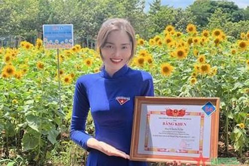 Thủ lĩnh Đoàn xung phong nhập ngũ