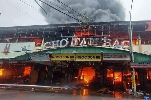 Cháy lớn tại chợ Tam Bạc Hải Phòng