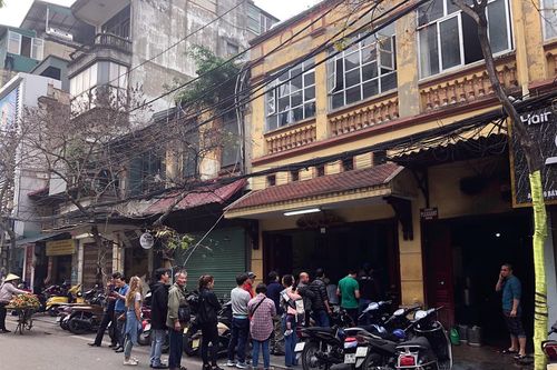 Vì sao phở 'xếp hàng' Bát Đàn vẫn đông?