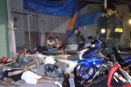 Bí mật vây bắt hàng chục đối tượng đua xe trái phép lúc nửa đêm, gồm cả nữ nghi mang thai