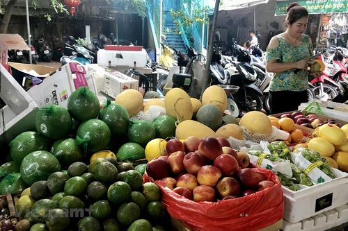 Hà Nội: Giá hoa quả, trái cây 'hạ nhiệt' sau Rằm tháng Giêng