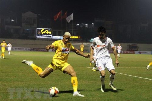 V-League: Thắng SHB Đà Nẵng, Đông Á Thanh Hóa vươn lên đầu bảng