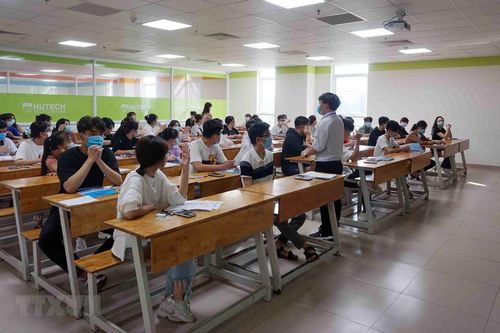 Tuyển sinh ĐH 2023: Cần chính sách thu hút vào học các ngành khoa học cơ bản