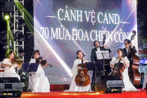 Đêm nhạc 'Cảnh vệ Công an nhân dân - 70 mùa hoa chiến công'