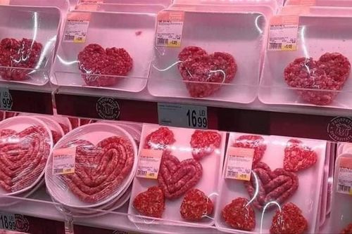 Quầy thịt trong siêu thị cũng biết làm 'đau lòng FA' khi Valentine gần đến