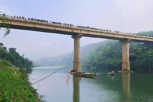 Bị nghi trộm tiền, nam sinh lớp 9 buồn bã nhảy xuống sông Gianh tự tử