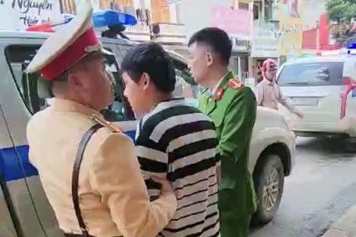 Cảnh sát giao thông kịp thời bắt giữ đối tượng chém người rồi lẩn trốn