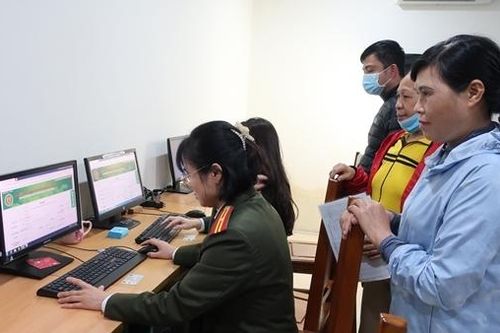 Làm việc từ 3h sáng để cấp hộ chiếu phục vụ người dân