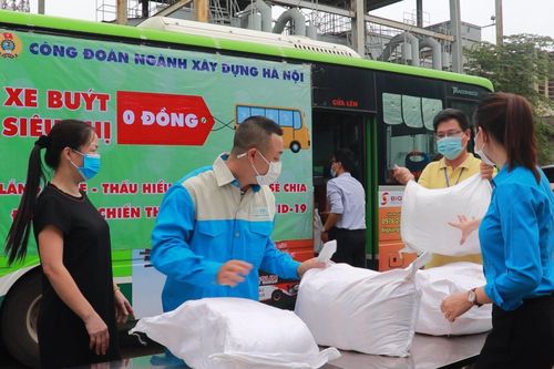 Tăng cường tổ chức phiên chợ công nhân ở các khu đông lao động sinh sống