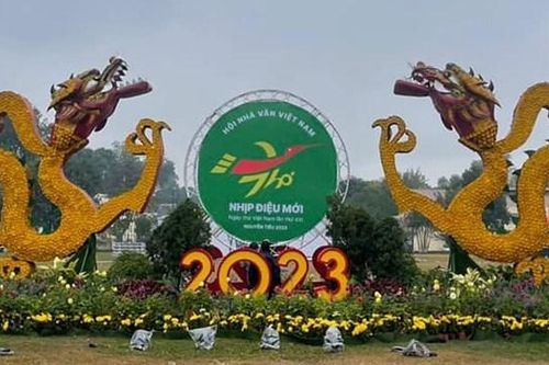 Nuông chiều thơ non yếu, người đọc quay lưng