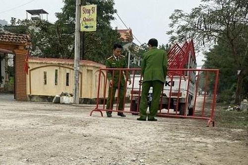 Tiếng nổ lớn trong đêm khiến mặt cầu bong tróc, gây chấn động nhà dân