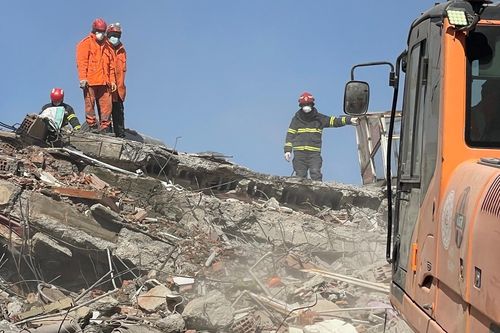 Cảnh sát Việt Nam lật bê tông tìm nạn nhân bị vùi lấp tại Thổ Nhĩ Kỳ