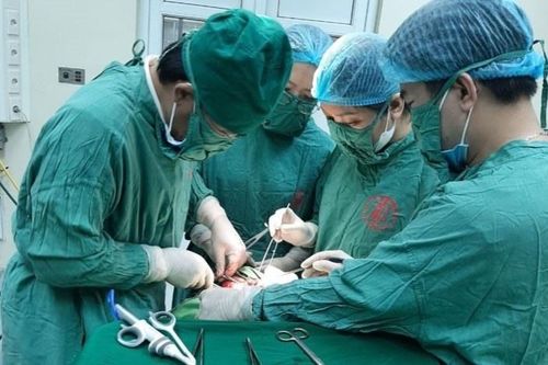 Bệnh nhân nữ mắc khối bướu giáp khổng lồ gần 20 năm