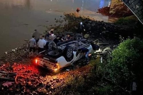 Quảng Ninh: Xe bán tải rơi xuống cầu Ka Long, 2 người tử vong