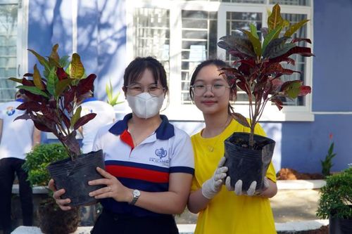 Trẻ mồ côi ở Đà Nẵng trải nghiệm trồng cây xanh bảo vệ môi trường
