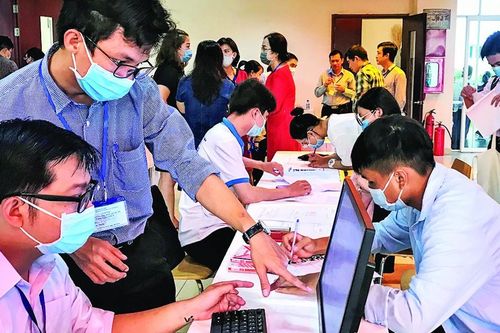 Nở rộ lò luyện thi đánh giá năng lực online