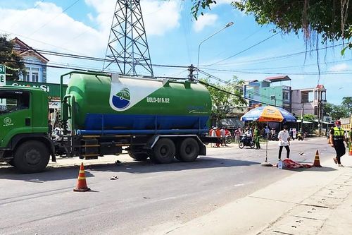 Va chạm với xe bồn, 2 cô gái trẻ thương vong