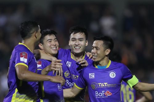 Văn Quyết lại ghi bàn, Hà Nội FC giành trọn 3 điểm tại Hà Tĩnh