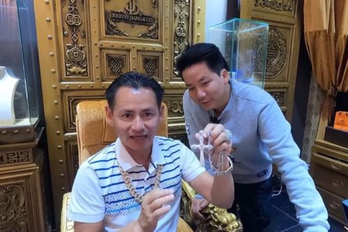 Hậu nghỉ chơi Khoa Pug, 'ông vua kim hoàn' Johnny Đặng giờ ra sao?
