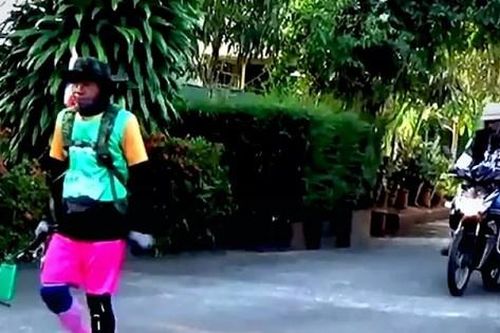 Người đàn ông đi bộ 1.200km để cầu hôn bạn gái