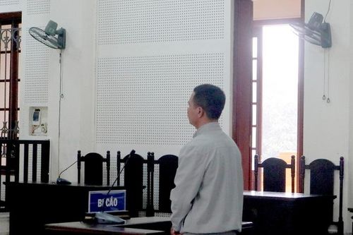 Xét xử đối tượng khai thác cát trái phép trên sông Lam