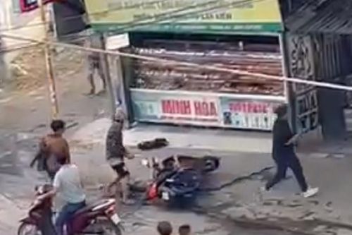 Ẩu đả sau va chạm xe trên đường, một người bị chém chết