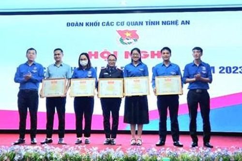 Chi đoàn VKSND tỉnh Nghệ An được tặng Bằng khen