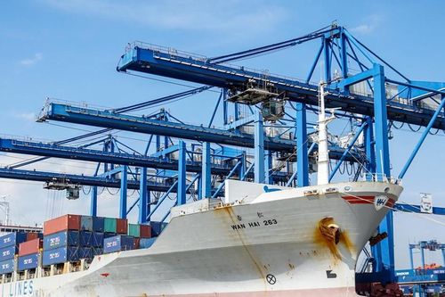 Tăng trưởng toàn cầu chậm, tạo áp lực lên Việt Nam