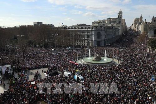 Biểu tình lớn tại Madrid đòi tăng cường đầu tư cho dịch vụ y tế công
