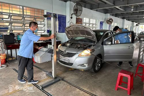 Ô tô mới sản xuất vẫn phải đăng kiểm: Phiền toái và tốn kém không cần thiết