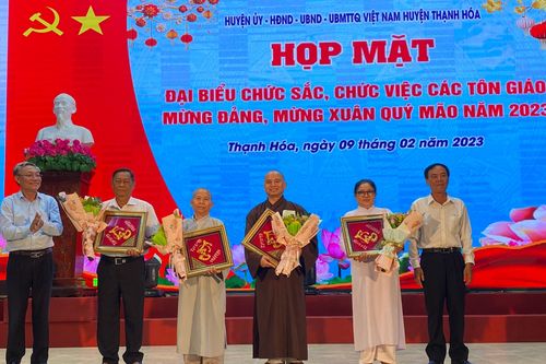 Long An: Huyện ủy H.Thạnh Hóa tổ chức buổi họp mặt đại biểu các tôn giáo