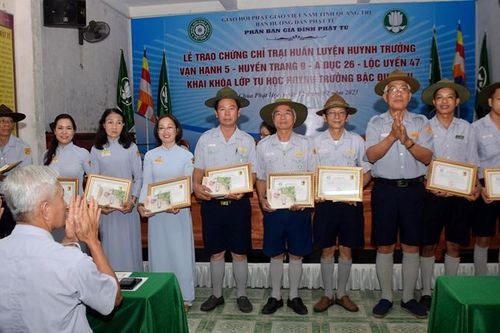 Quảng Trị: Ban Hướng dẫn Phân ban Gia đình Phật tử tỉnh trao chứng chỉ đến Huynh trưởng