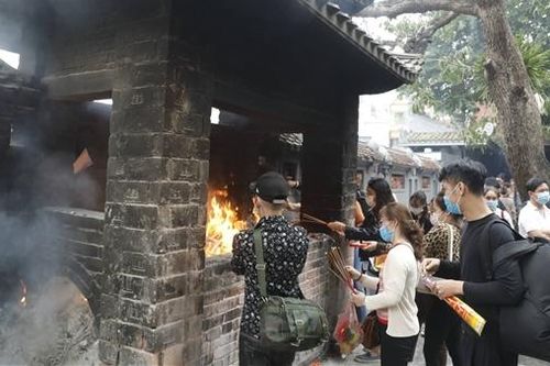 Tiền tỷ đổ vào dâng sao, giải hạn đầu năm: Cách nào ngăn chặn lợi dụng tín ngưỡng để trục lợi?