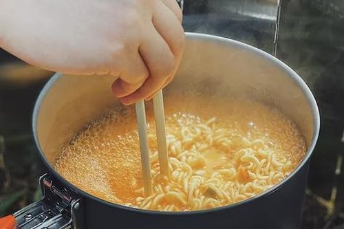 Mì ăn liền gây ra 1/3 số vụ trẻ em bị bỏng nước sôi ở Mỹ