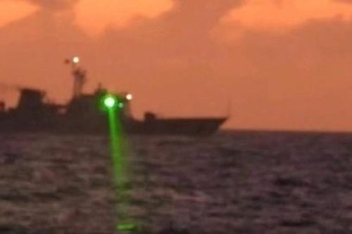 Philippines tố Trung Quốc chiếu tia laser vào tàu tuần duyên trên Biển Đông